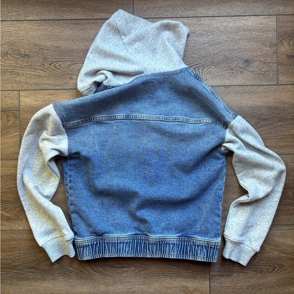 SO Denim Jacket with Gray Hood - Picture 5 of 5